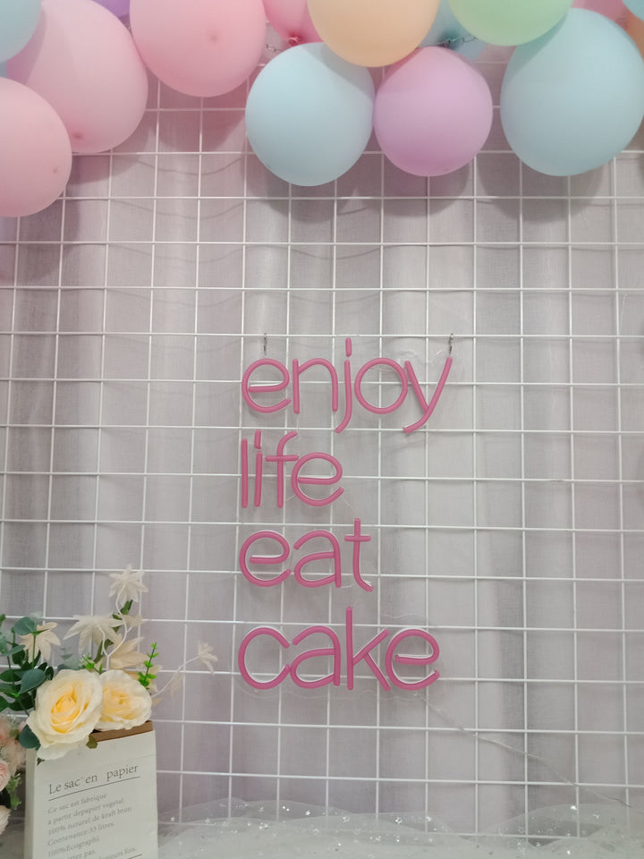 "Enjoy Life Eat Cake" Neonskilt (Lagerbeholdning: 3 enheder)