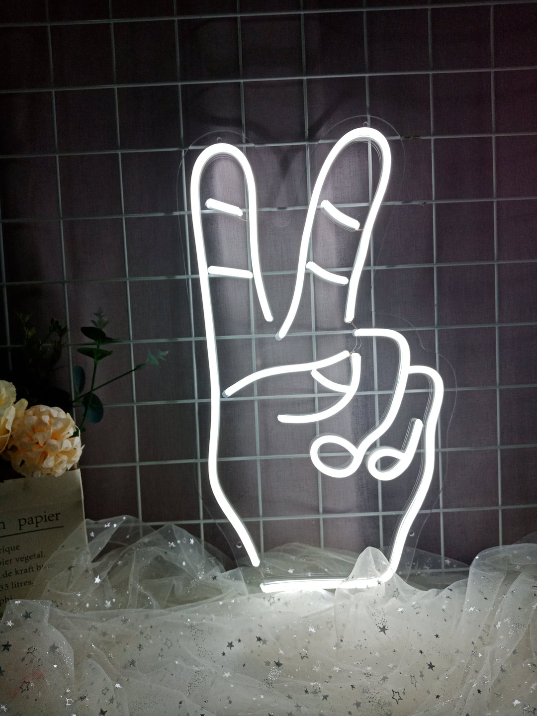"Fred, Fredsgesture" Neonskilt (Lagerbeholdning: 2 enheder)