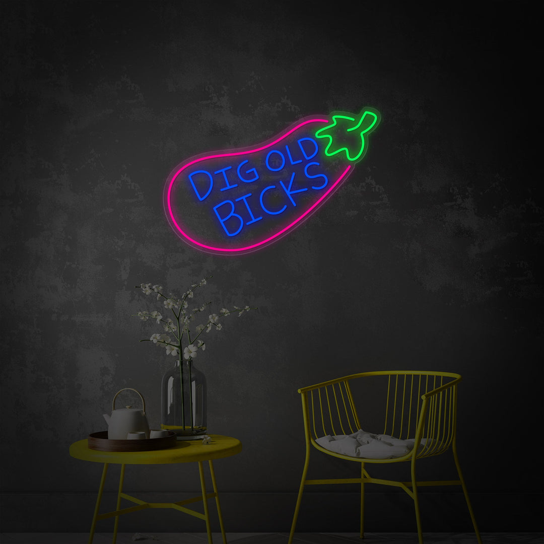 "Big Old Bicks Aubergine, tv-show inspireret" Neonskilt