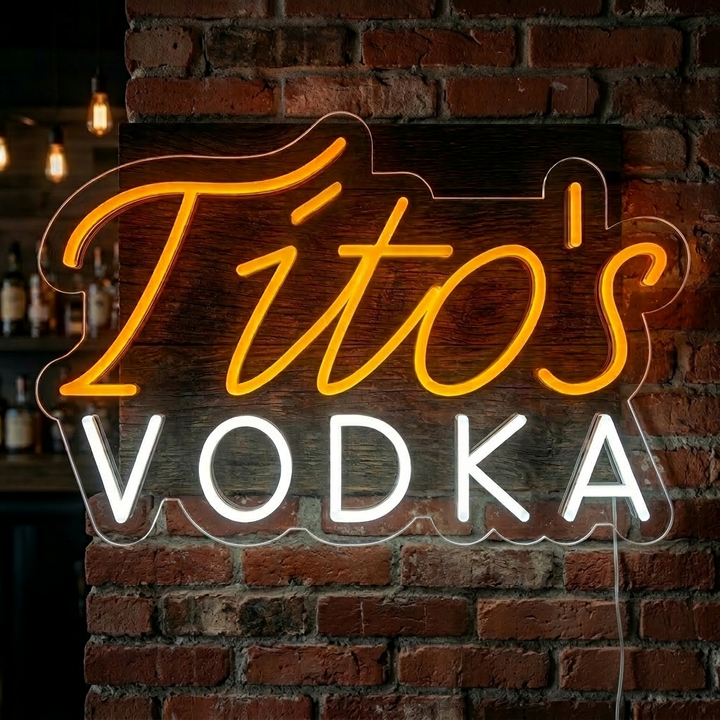 "Vintage Titos Vodka Ølbar" Neonskilt
