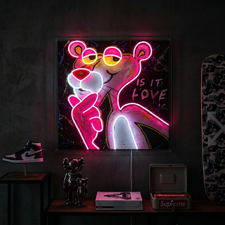 "Pink Think Panther, Is It Love" UV-printet LED-neonskilt