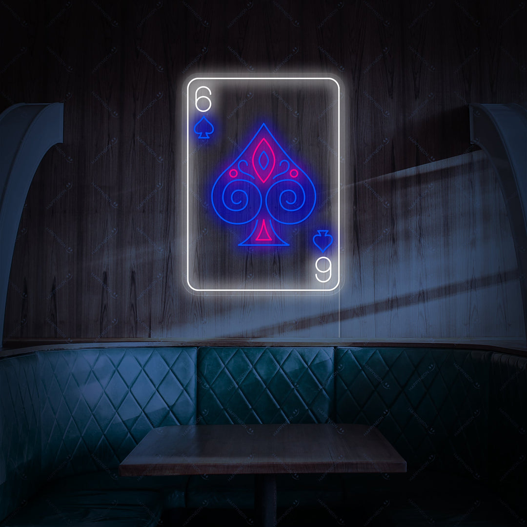 "Spar seks spillekort" Neonskilt