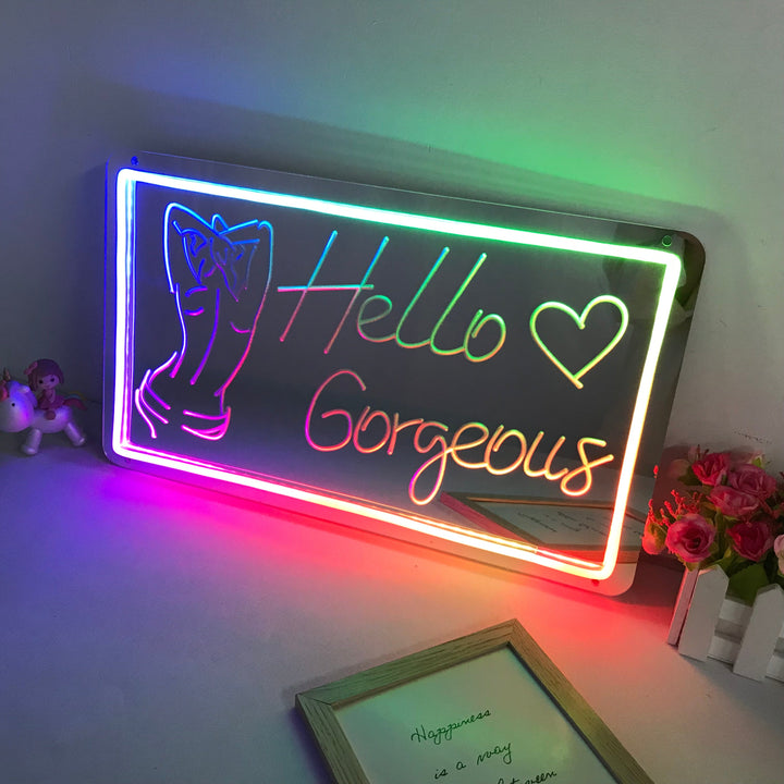 "Hello Gorgeous, Drømmende Fargeendring" Neonskilt med spejlbagside