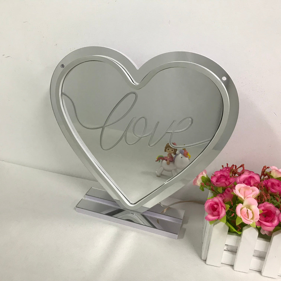 "Love, Drømmende Fargeendring" Neonskilt med spejlbagside