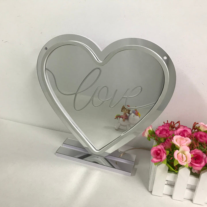 "Love, Drømmende Fargeendring" Neonskilt med spejlbagside