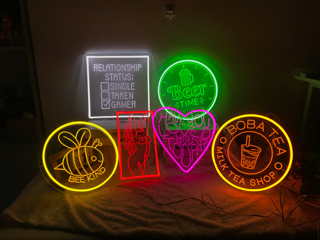 "Live Love Lift" Mini Neon Skilt, Fitnesscenter