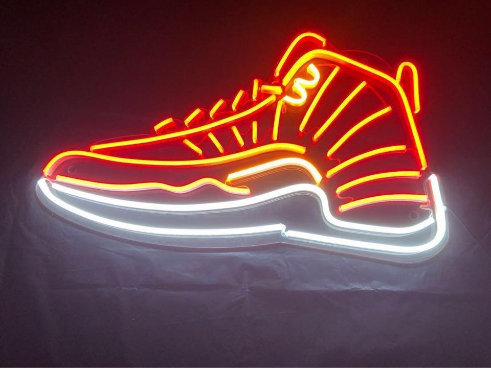 "NK Air 12 Sneaker" Neonskilt