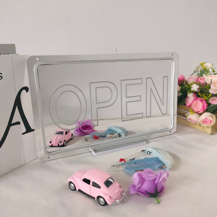 "Open, Drømmende Fargeendring" Neonskilt med spejlbagside