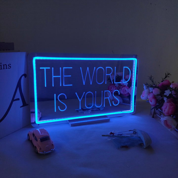 "The World Is Yours, Drømmende Fargeendring" Neonskilt med spejlbagside