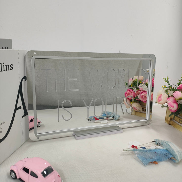 "The World Is Yours, Drømmende Fargeendring" Neonskilt med spejlbagside