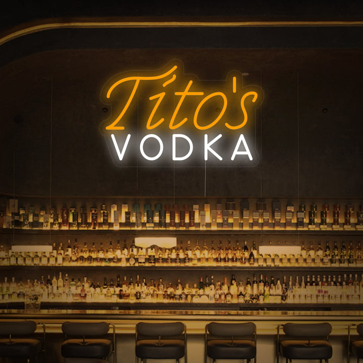 "Vintage Titos Vodka Ølbar" Neonskilt